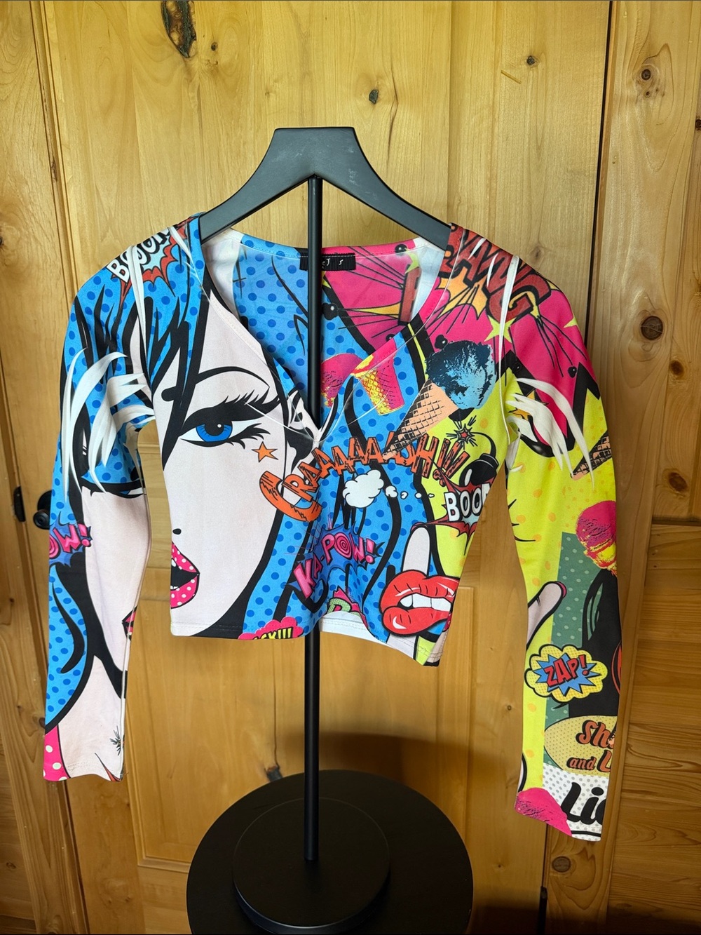 love J Pop Art Comic-Print Long Sleeve Crop Top - Blue Pink Yellow White